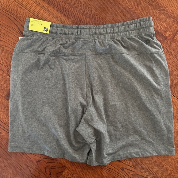 All In Motion Mens 7" Soft Stretch Shorts Side & Zippered Pocket Sz M Olive NWT - Picture 3 of 6